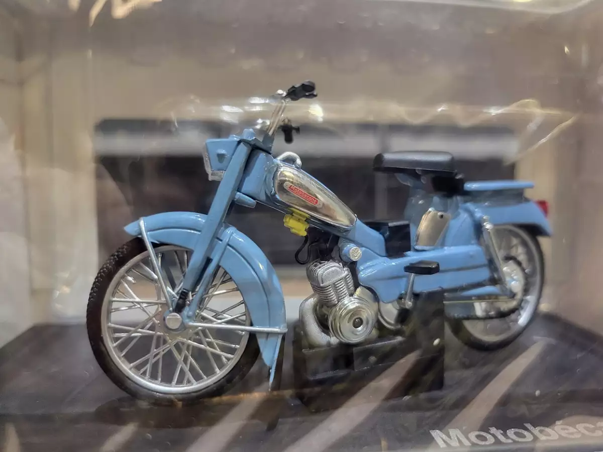 Miniature Motobécane AV88