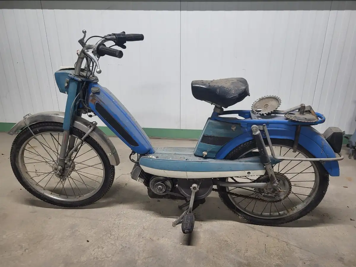 Peugeot 102 KS bleu de 1974